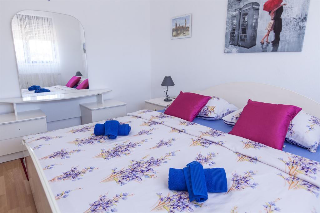 Apartments Vita Novi Vinodolski Room photo